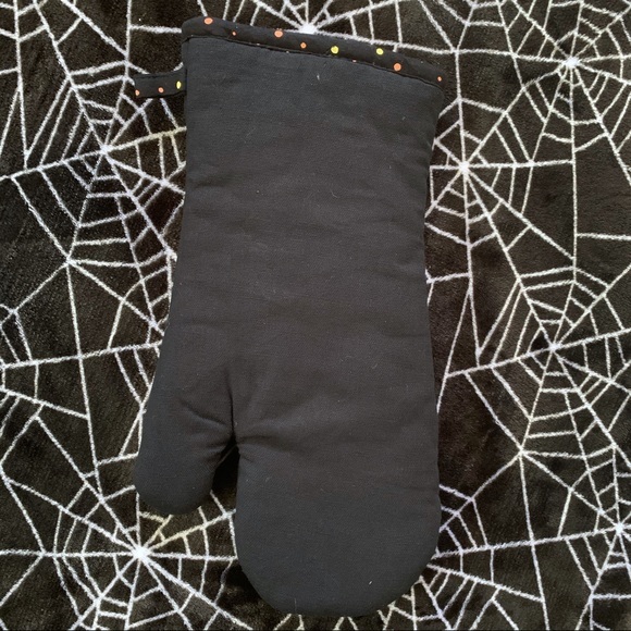 Halloween Oven Mitt - Picture 2 of 4